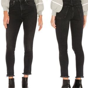 EXCELLENT PREOWNED CONDITION SIZE 29 WE THE FREE FRAYED HEM SKINNY BLACK JEANS